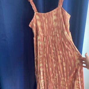 Torrid Peach Tie-Dye dress
NOT A KIDS DRESS. Not sure how to change that.